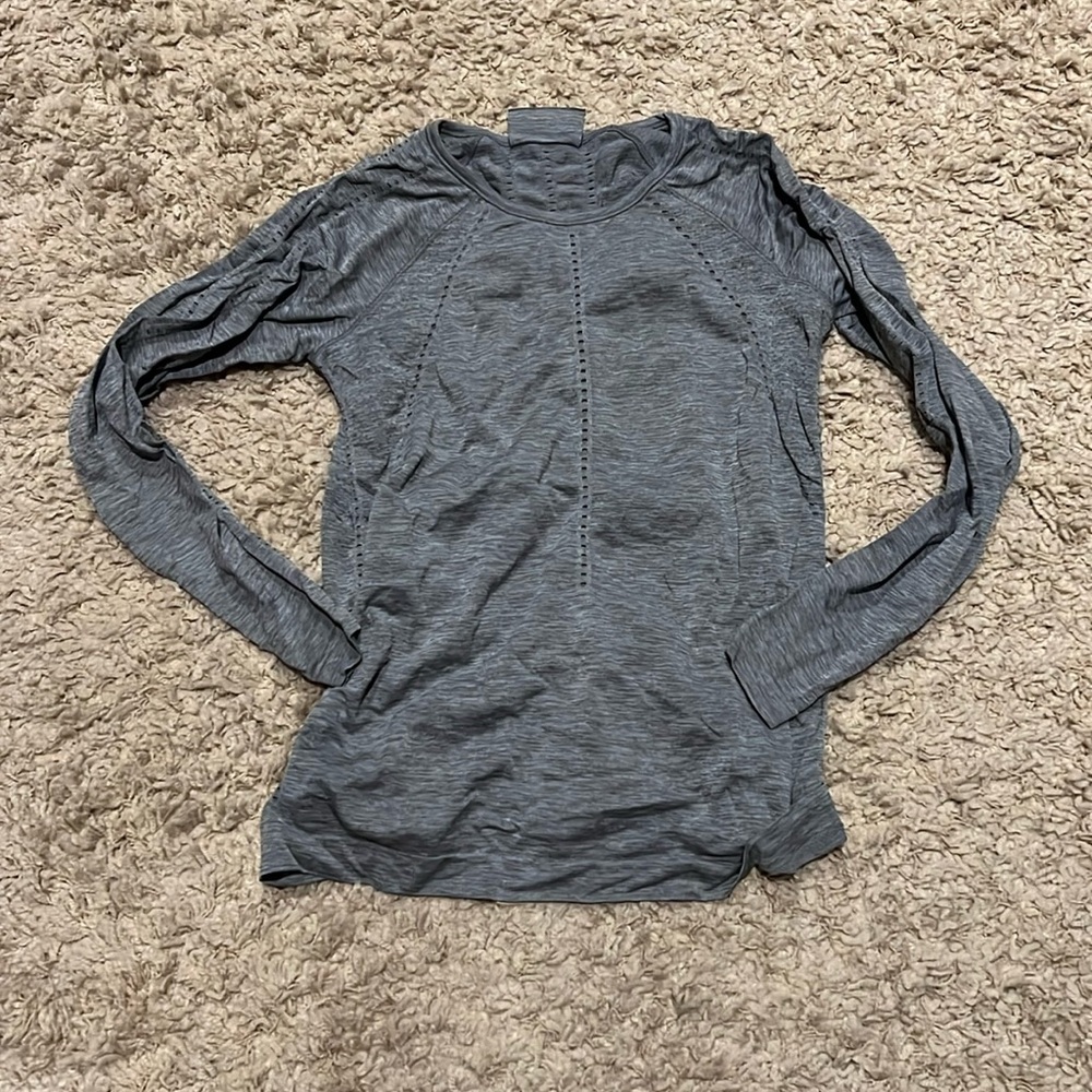Athleta Long Sleeve Woman’s Workout Shirt Gray Size Small